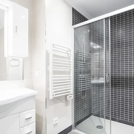 Avenida Luxury Center - Sshousing