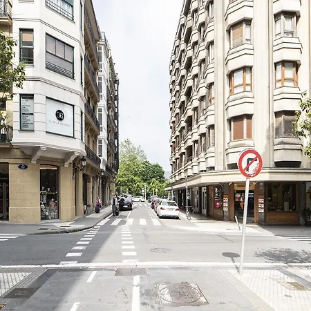 Avenida Luxury Center - Sshousing Apartment